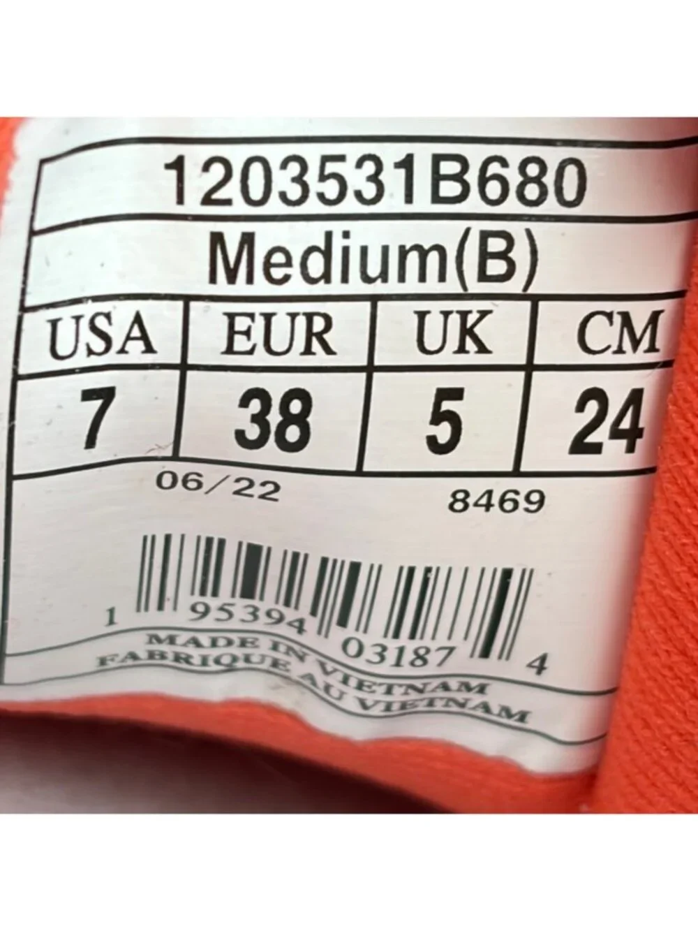 Brooks Adrenaline GTS 22 Womens Size 7 Orange Athletic Running Shoes Sneakers